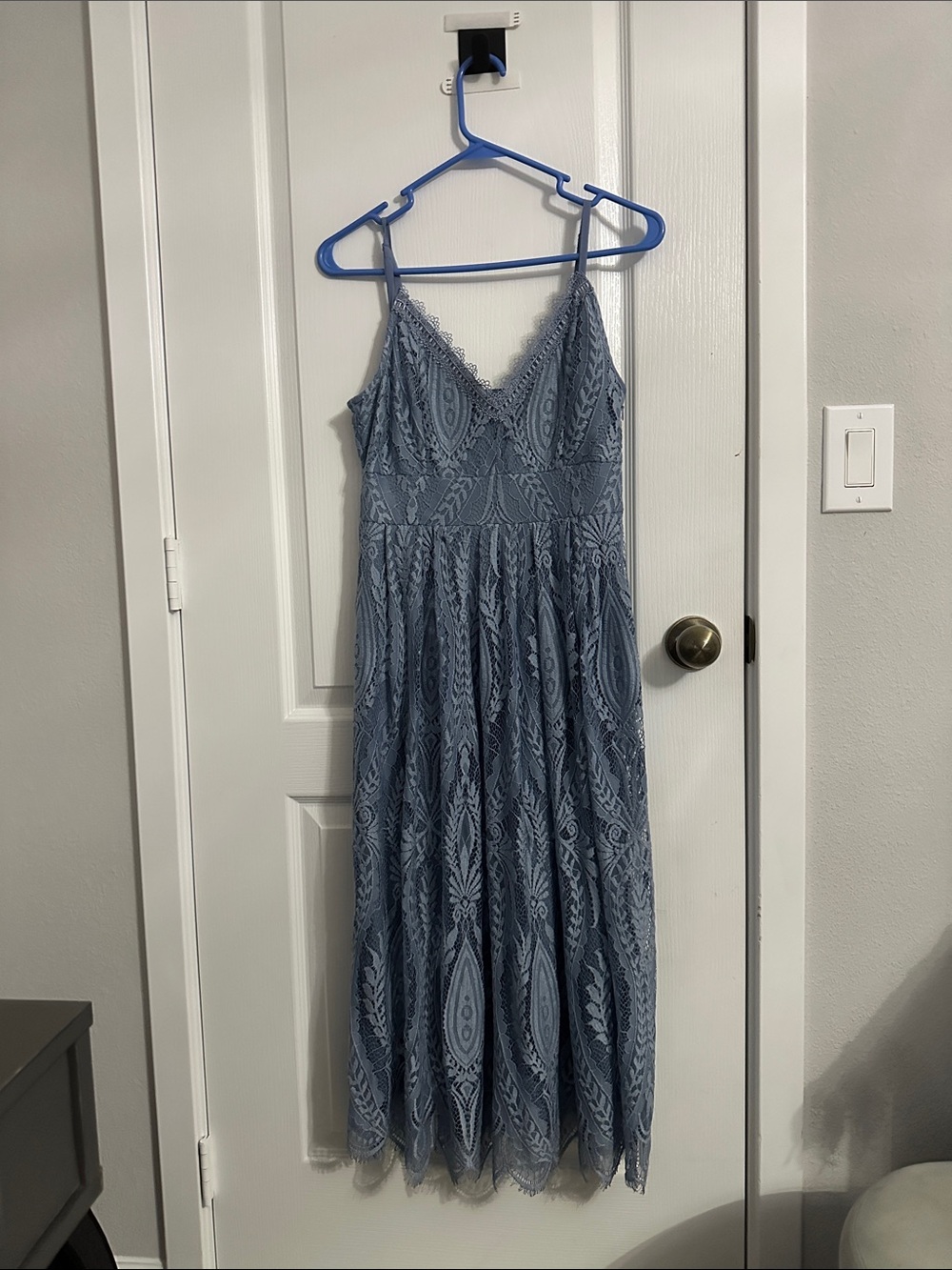 VILA Dusty Blue Lace Midi Dress with V-Neck and Spaghetti Straps